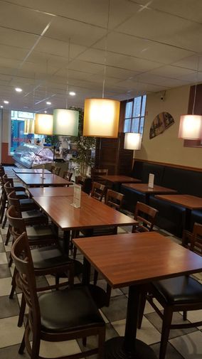tafels binnen toko deventer